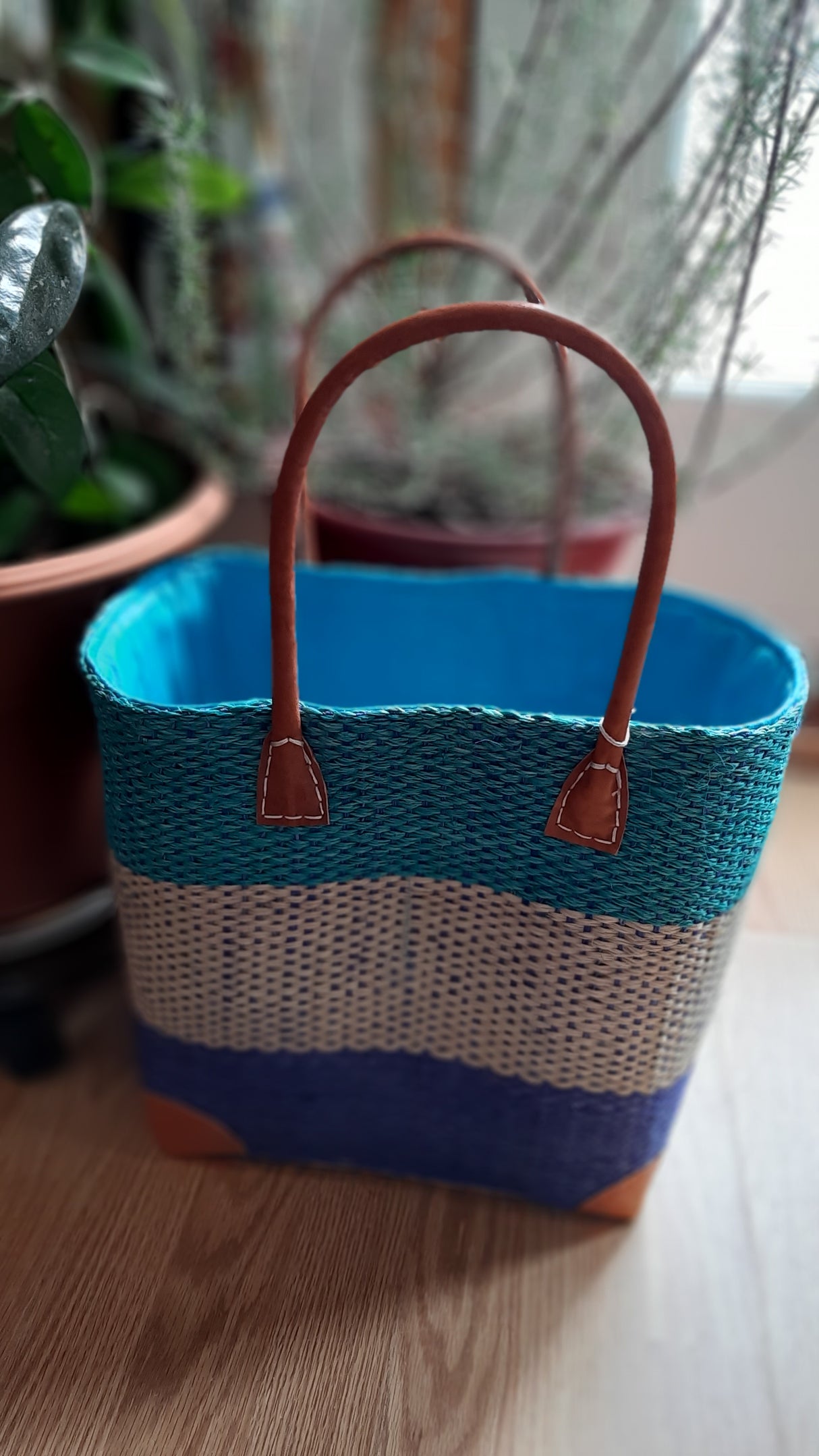 PAN0031 - Small 3-strip sisal basket - turquoise, beige and blue 