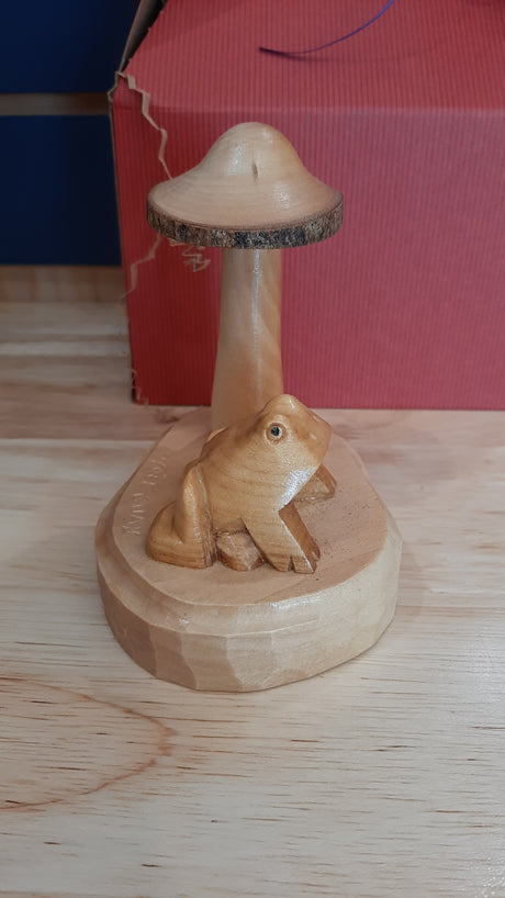 MUS0022 - Mushroom and wooden frog