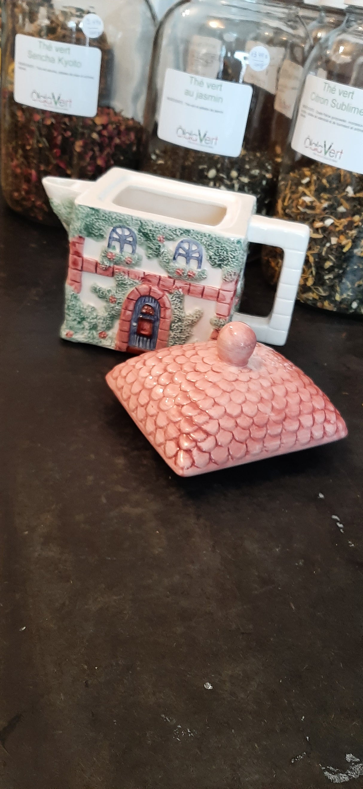 CSL0004 - House with a pink roof teapot and salt &amp; pepper shakers 