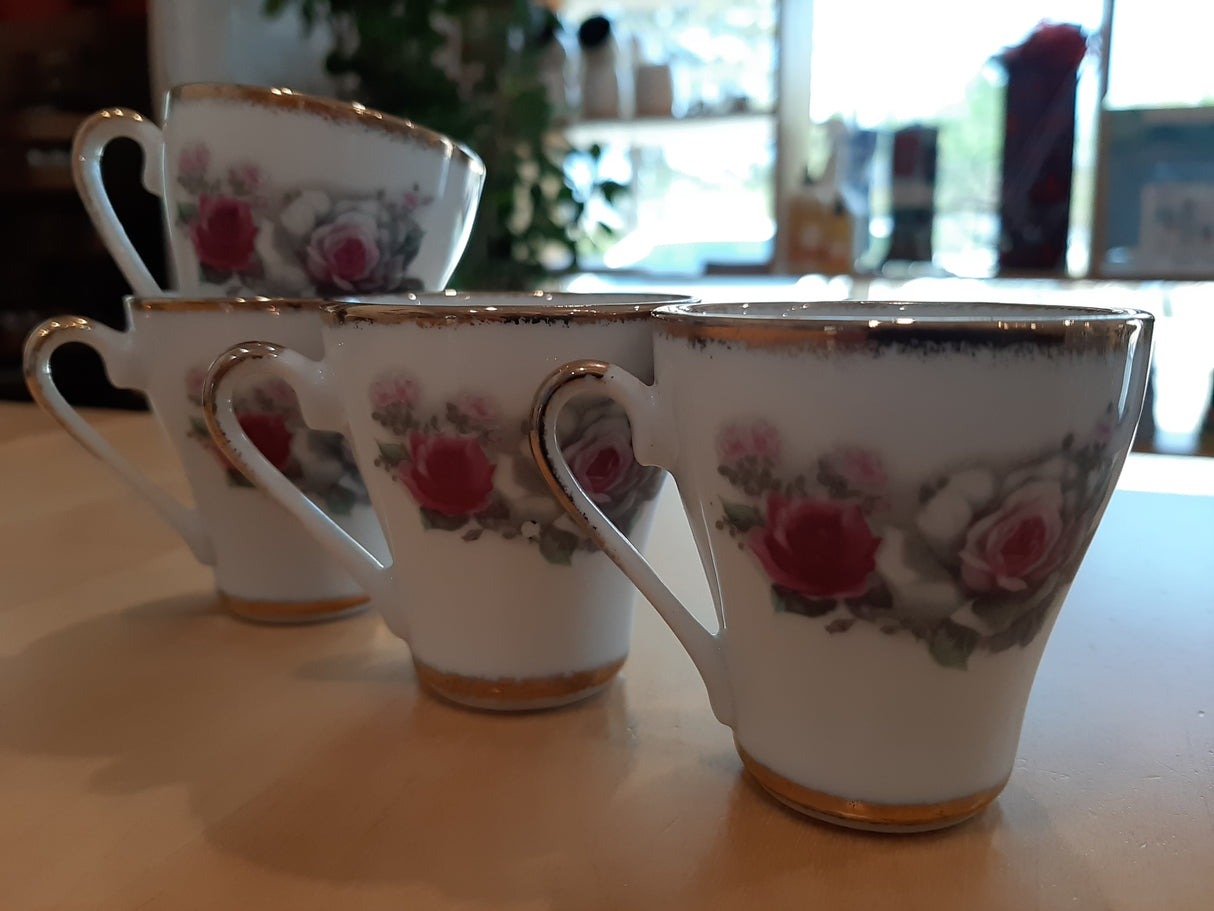 THE0009 - Quartet of tea cups - second hand 